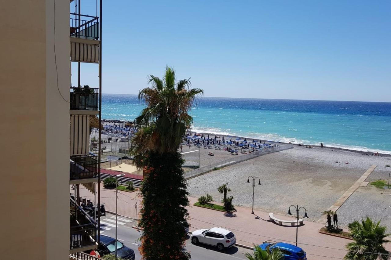 Casalmare Sabina Apartment Ventimiglia Bagian luar foto