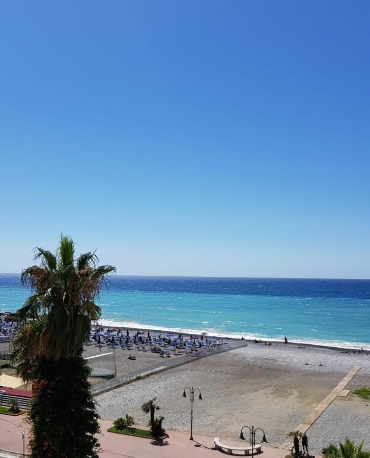 Casalmare Sabina Apartment Ventimiglia Bagian luar foto